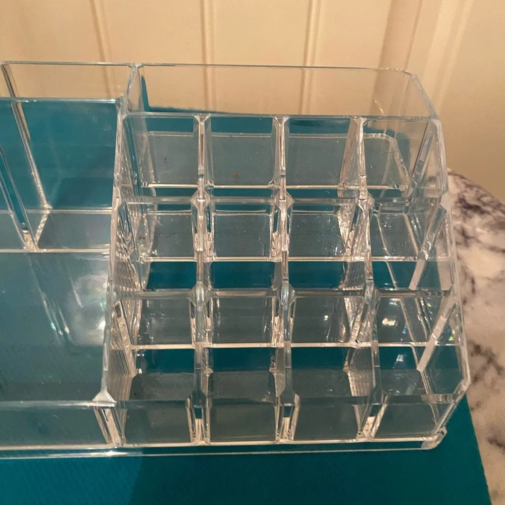 Acrylic beauty accessory